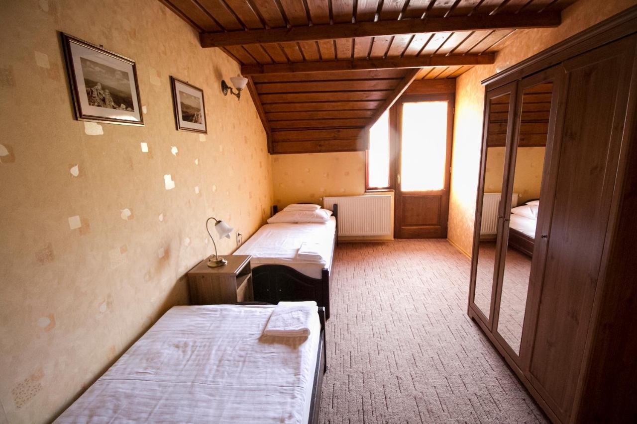 Aranygombos Fogado Hotel Telkibanya Exterior photo